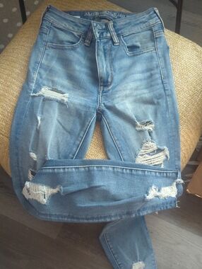 American Eagle Outfitters Women's Light Blue Ripped Skinny Jeans